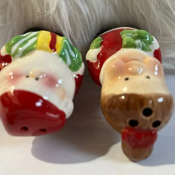 Mr and Mrs Clause Salt and Pepper Shakers, Christmas Decor - Picture 4 of 4